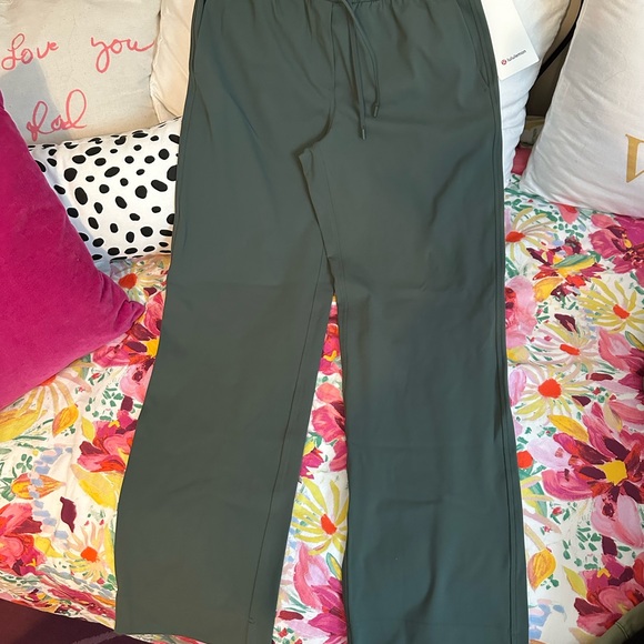 Lululemon Luxtreme Mid-Rise Straight-Leg Pant size S NEW WITH TAGS - Picture 7 of 9